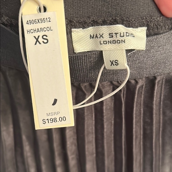 MAX STUDIO Knit top & Pleated Skirt SET, Size XS - Picture 5 of 7